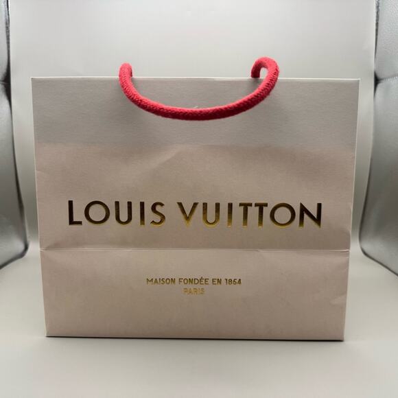 Louis Vuitton Holiday 2023 Shopping Bag and Small Dust Bag - Picture 14 of 16